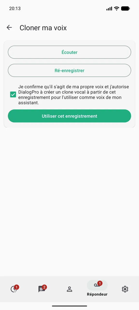Validation d'un clone vocal : réécoute de l'enregistrement et case de consentement cochée avant l'envoi